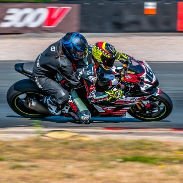 Baptême Moto sur Circuit proche Circuit de Fontenay-le-Comte Baptême Moto sur Circuit proche Circuit de Fontenay-le-Comte