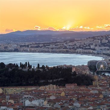 Coucher de Soleil en Yacht de Prestige Privatisé à Nice Coucher de Soleil en Yacht de Prestige Privatisé à Nice