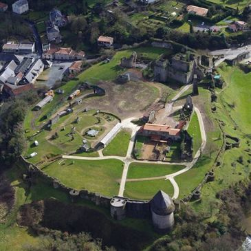 Aérodrome de Cholet-Le Pontreau, Maine et loire (49) - Baptême de l'air hélicoptère Aérodrome de Cholet-Le Pontreau, Maine et loire (49) - Baptême de l'air hélicoptère