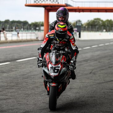 Réserver Baptême Moto sur Circuit département Vienne Réserver Baptême Moto sur Circuit département Vienne