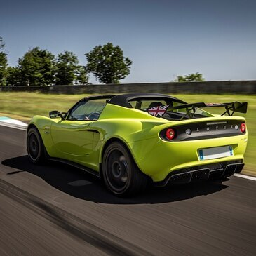 Stage de Pilotage Lotus et Caterham en région Auvergne Stage de Pilotage Lotus et Caterham en région Auvergne