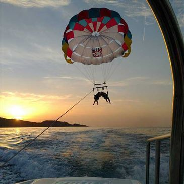 Parachute Ascensionnel proche Saint-Florent Parachute Ascensionnel proche Saint-Florent