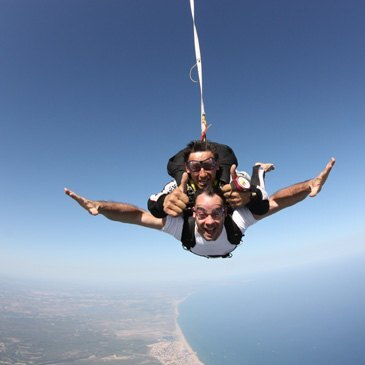 Saut Parachute en Tandem près de Poitiers Saut Parachute en Tandem près de Poitiers