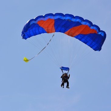 Aérodrome de Niort-Marais Poitevin, 1h de Poitiers, Vienne (86) - Saut en parachute