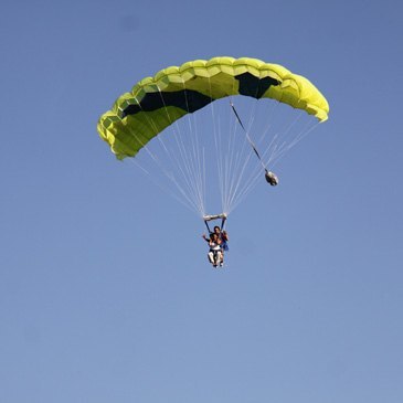 Saut en parachute proche Aérodrome de Niort-Marais Poitevin, 1h de Poitiers