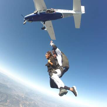 Saut en parachute en région Rhône-Alpes Saut en parachute en région Rhône-Alpes