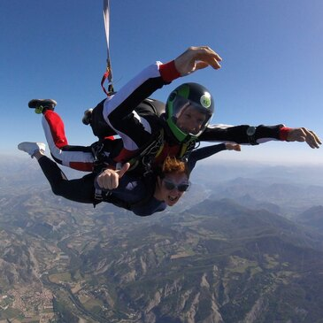 Aérodrome de Gap-Tallard, à 2h de Grenoble, Isère (38) - Saut en parachute Aérodrome de Gap-Tallard, à 2h de Grenoble, Isère (38) - Saut en parachute