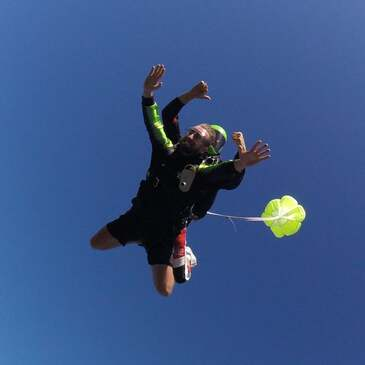 Saut en parachute proche Aérodrome de Gap-Tallard, à 2h de Grenoble Saut en parachute proche Aérodrome de Gap-Tallard, à 2h de Grenoble