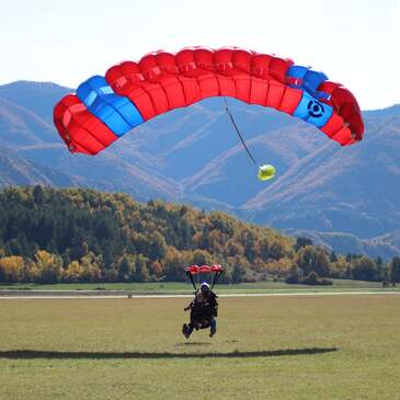 Saut en Parachute Tandem près de Grenoble en région Rhône-Alpes Saut en Parachute Tandem près de Grenoble en région Rhône-Alpes