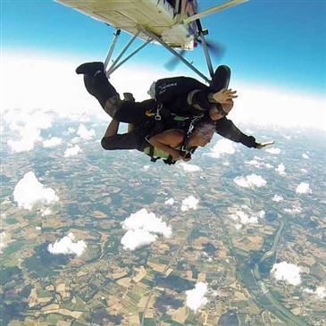Saut en Parachute Tandem proche Toulouse Saut en Parachute Tandem proche Toulouse