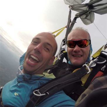 Saut en parachute proche Aérodrome de Cazères-Palaminy, à 40 min. de Toulouse Saut en parachute proche Aérodrome de Cazères-Palaminy, à 40 min. de Toulouse