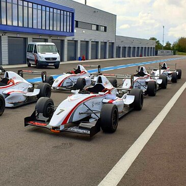 Stage en Formule Renault 2000 - Circuit de Catalunya Stage en Formule Renault 2000 - Circuit de Catalunya