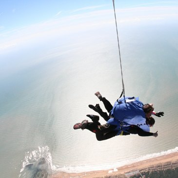 Aérodrome La Roche-sur-Yon, à 1h de Nantes, Loire Atlantique (44) - Saut en parachute Aérodrome La Roche-sur-Yon, à 1h de Nantes, Loire Atlantique (44) - Saut en parachute