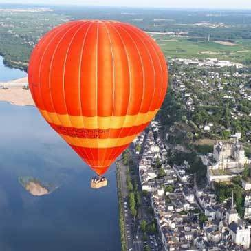 Survol des Châteaux de l'Anjou en Montgolfière Survol des Châteaux de l'Anjou en Montgolfière