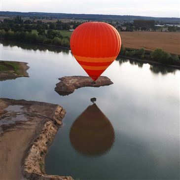 Survol des Châteaux de l'Anjou en Montgolfière en région Pays-de-la-Loire Survol des Châteaux de l'Anjou en Montgolfière en région Pays-de-la-Loire