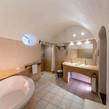 Week End Spa avec Massage à L'Abbaye de SainteCroix  Hôtel 4* à Salon