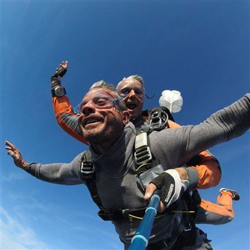 Saut en parachute en région Centre Saut en parachute en région Centre