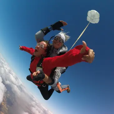 Aérodrome de Montargis-Vimory, à 1h20 de Paris, Loiret (45) - Saut en parachute Aérodrome de Montargis-Vimory, à 1h20 de Paris, Loiret (45) - Saut en parachute