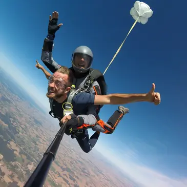 Saut en parachute proche Aérodrome de Montargis-Vimory, à 1h20 de Paris Saut en parachute proche Aérodrome de Montargis-Vimory, à 1h20 de Paris