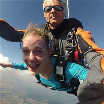 Saut en Parachute Tandem près de Melun en région Ile-de-France Saut en Parachute Tandem près de Melun en région Ile-de-France