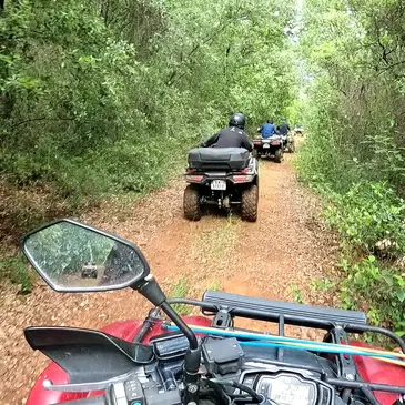 Randonnée en Quad près d&#39;Avignon en région PACA et Corse
