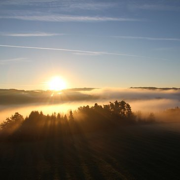 Vol en Montgolfière près de Clermont-Ferrand en région Auvergne Vol en Montgolfière près de Clermont-Ferrand en région Auvergne