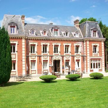 Nuit au Château de Corneille près d'Evreux Nuit au Château de Corneille près d'Evreux