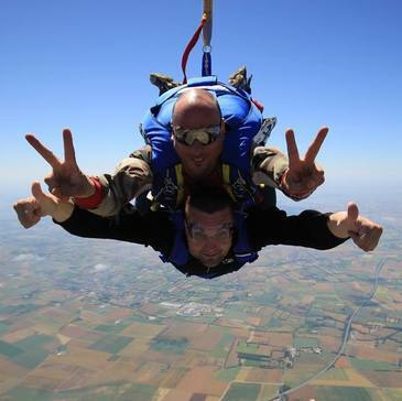 Saut en parachute, département Indre et loire Saut en parachute, département Indre et loire