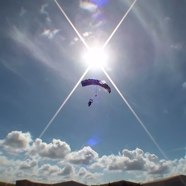 Aérodrome de Niort-Marais Poitevin, à 1h30 de Tours, Indre et loire (37) - Saut en parachute
