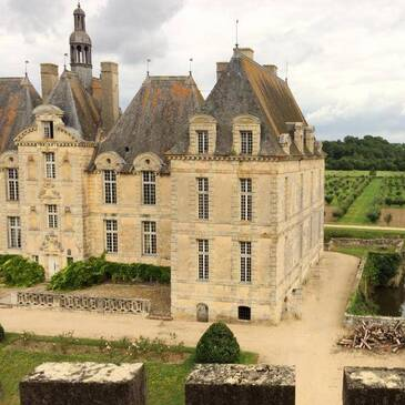Nuit au Château de Saint-Loup près de Bressuire en région Poitou-Charentes Nuit au Château de Saint-Loup près de Bressuire en région Poitou-Charentes