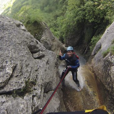 Canyoning proche Lathuile, au bord du lac d'Annecy Canyoning proche Lathuile, au bord du lac d'Annecy