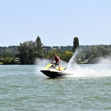 Lac de Pont-l’Évêque, Calvados (14) - Jet ski Scooter des mers Lac de Pont-l’Évêque, Calvados (14) - Jet ski Scooter des mers