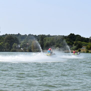 Jet ski Scooter des mers proche Lac de Pont-l’Évêque Jet ski Scooter des mers proche Lac de Pont-l’Évêque