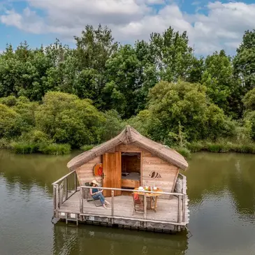 Nuit en Cabane sur l'Eau près de Poitiers Nuit en Cabane sur l'Eau près de Poitiers