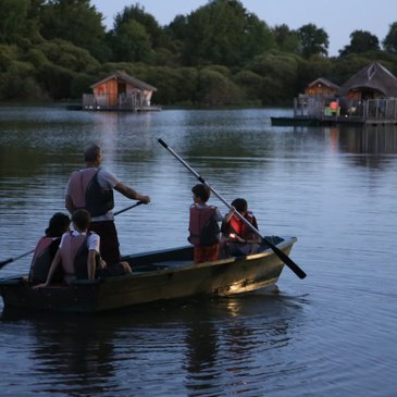 Nuit en Cabane sur l'Eau près de Poitiers en région Poitou-Charentes Nuit en Cabane sur l'Eau près de Poitiers en région Poitou-Charentes