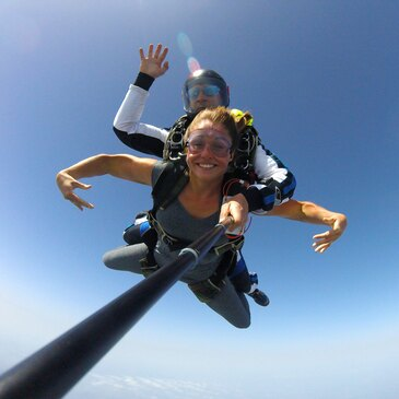 Saut en parachute proche Aérodrome de Saint-Dié - Remomeix, à 1h20 de Strasbourg Saut en parachute proche Aérodrome de Saint-Dié - Remomeix, à 1h20 de Strasbourg