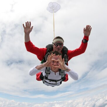 Saut en Parachute Tandem près de Millau Saut en Parachute Tandem près de Millau