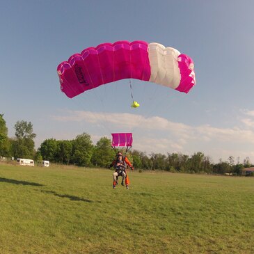 Saut en Parachute Tandem près de Millau en région Midi-Pyrénées