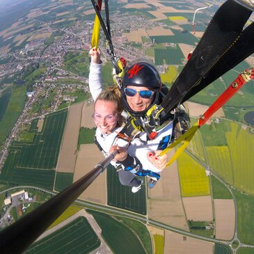 Saut en Parachute Tandem près de Colmar en région Alsace Saut en Parachute Tandem près de Colmar en région Alsace