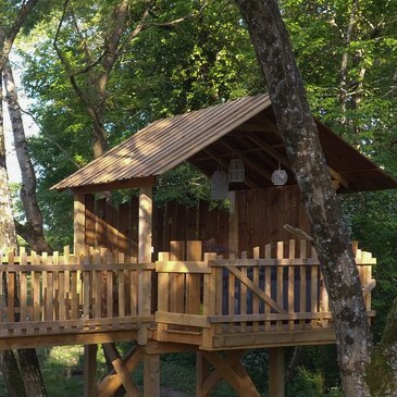 Nuit en Cabane Perchée avec Spa près de Bergerac Nuit en Cabane Perchée avec Spa près de Bergerac