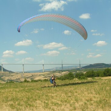 Initiation au Parapente au Viaduc de Millau Initiation au Parapente au Viaduc de Millau