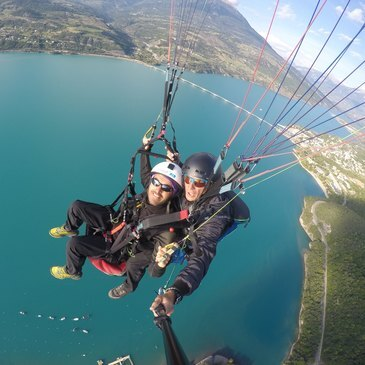 Baptême en Parapente à Savines le Lac - Serre-Ponçon Baptême en Parapente à Savines le Lac - Serre-Ponçon
