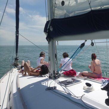 Balade Privative en Voilier à La Rochelle en région Poitou-Charentes Balade Privative en Voilier à La Rochelle en région Poitou-Charentes