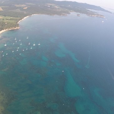 Baptême en Hélicoptère à Hyères - Les Plages et les Îles du Var Baptême en Hélicoptère à Hyères - Les Plages et les Îles du Var