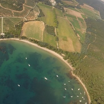 Baptême en Hélicoptère à Hyères - Les Plages et les Îles du Var en région PACA et Corse Baptême en Hélicoptère à Hyères - Les Plages et les Îles du Var en région PACA et Corse