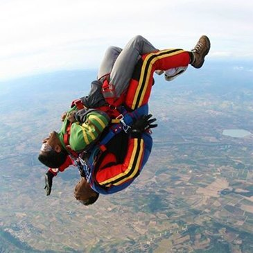 Aérodrome de Tournus-Cuisery, à 30 min de Mâcon, Saône et loire (71) - Saut en parachute Aérodrome de Tournus-Cuisery, à 30 min de Mâcon, Saône et loire (71) - Saut en parachute