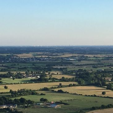 Vol en Montgolfière à Nantes - Vallée de l'Erdre en région Pays-de-la-Loire Vol en Montgolfière à Nantes - Vallée de l'Erdre en région Pays-de-la-Loire