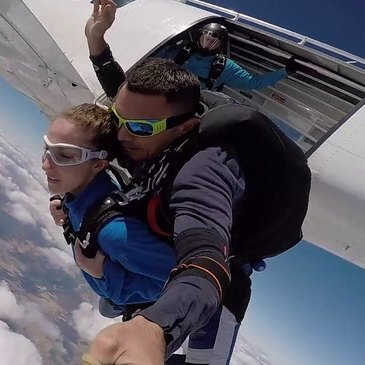 Saut en parachute en région Centre Saut en parachute en région Centre