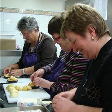 Cours de Cuisine et Dîner dans un Château près de Poitiers en région Poitou-Charentes Cours de Cuisine et Dîner dans un Château près de Poitiers en région Poitou-Charentes