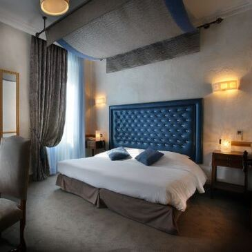 Nuit dans un Château à Challes-les-Eaux en région Rhône-Alpes Nuit dans un Château à Challes-les-Eaux en région Rhône-Alpes